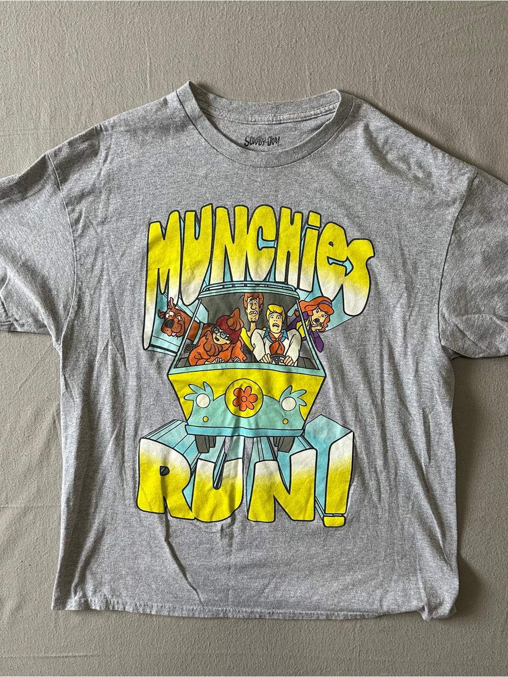 Scooby Doo Munchies Run! Graphic Tee - Gray Cartoon Shirt Men’s XL Y2K